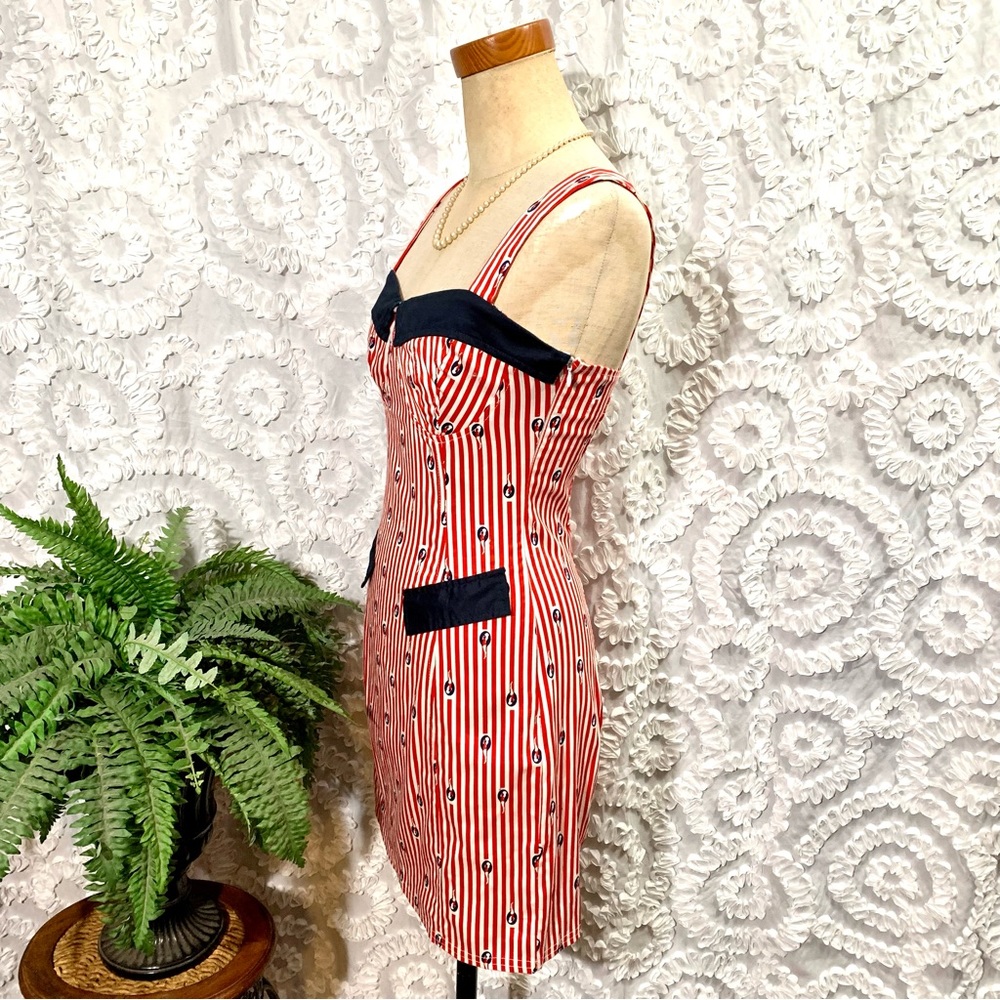 “Marilyn Monroe” pin-up red and white striped bathing beauty print dress- XS - Picture 5 of 12